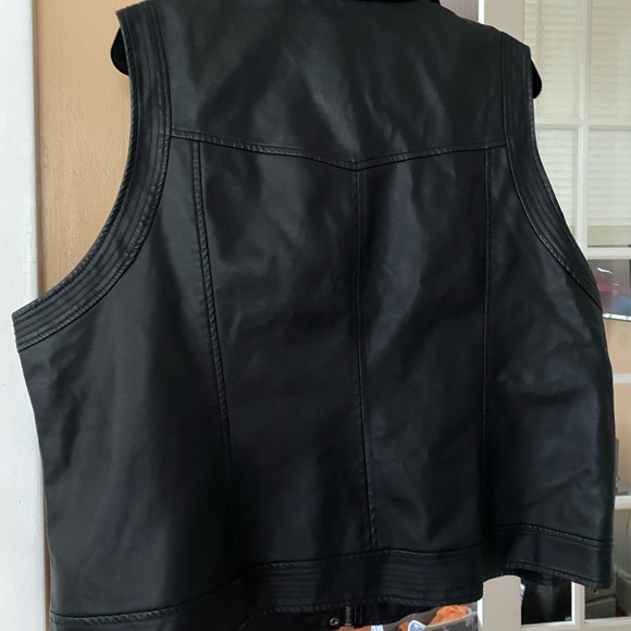 Baccini black faux leather biker jacket !! - Picture 2 of 4